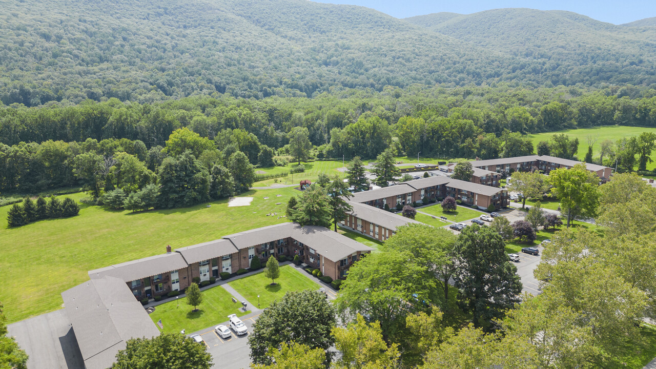 Mountainview Garden Apartments in Fishkill, NY - Building Photo