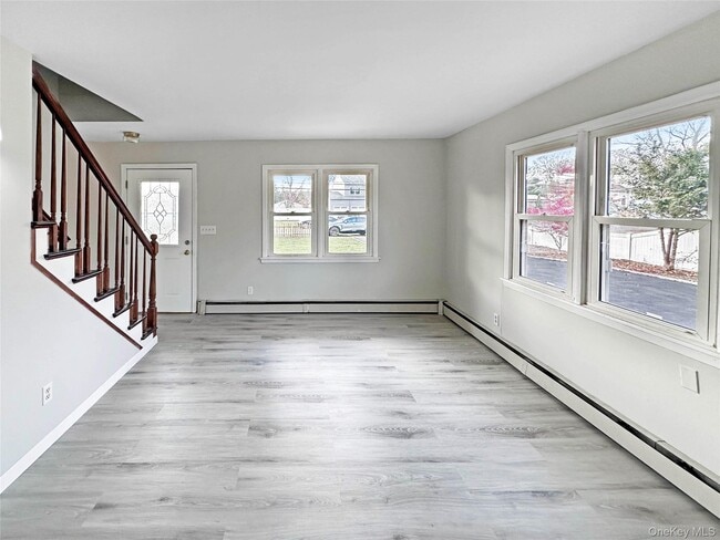 143 Walter Ave in Hauppauge, NY - Building Photo - Building Photo