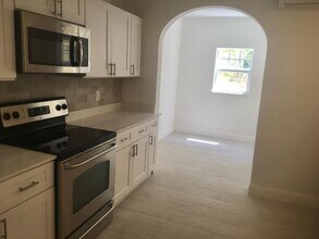 407 S Lakeside Dr-Unit -B in Lake Worth, FL - Building Photo - Building Photo