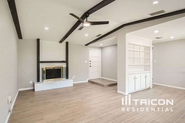 2625 Sam Houston Dr in Garland, TX - Building Photo - Building Photo