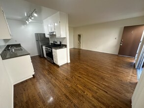 1262 Granville Ave in Los Angeles, CA - Building Photo - Building Photo