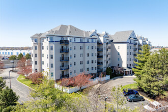 Atlantic at Marina Bay in Quincy, MA - Foto de edificio - Building Photo