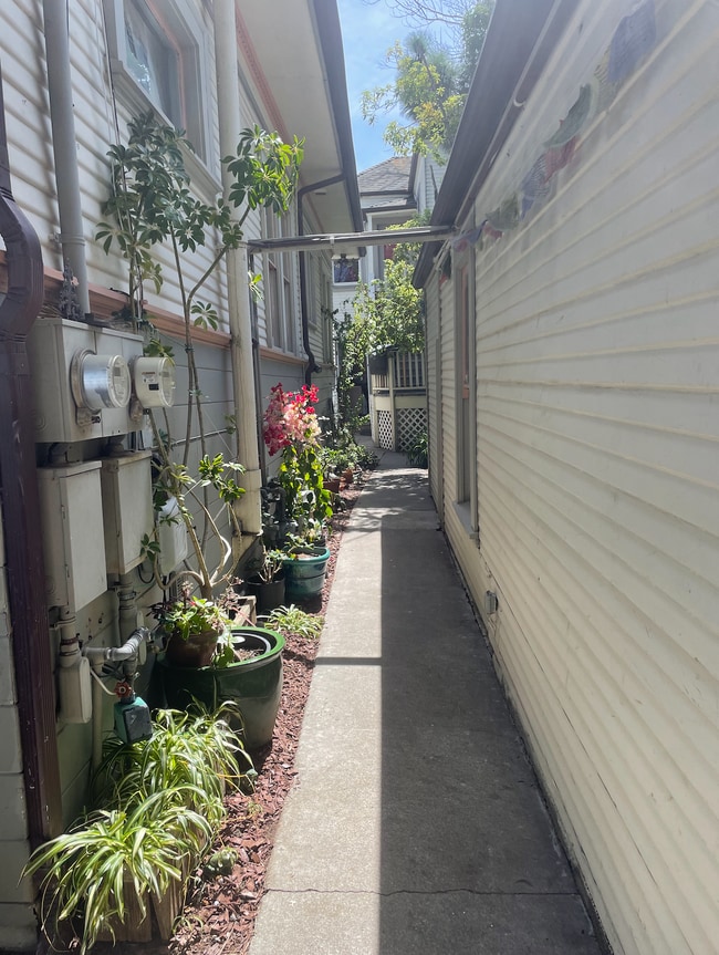 936 1/2 Bancroft Way, Unit Lower in Berkeley, CA - Foto de edificio - Building Photo