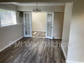 5864 Shaw St in Haslett, MI - Building Photo - Building Photo