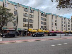 710 Washington Ave in Miami Beach, FL - Building Photo