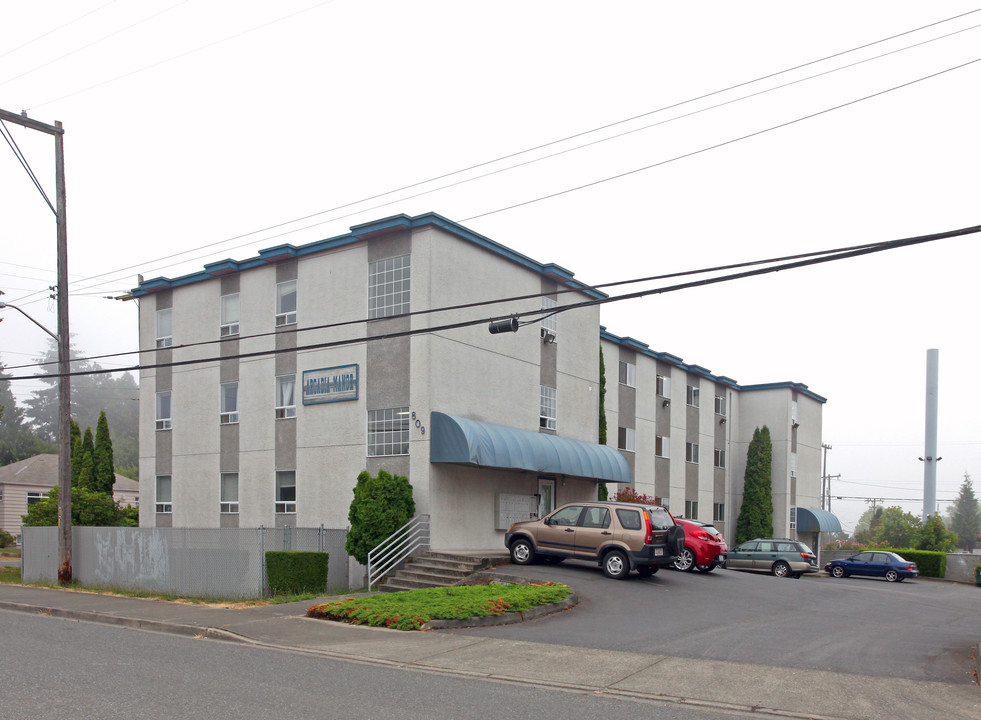 Arcadia Manor in Burien, WA - Building Photo