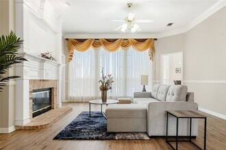 118 W Greenbriar Ln in Colleyville, TX - Foto de edificio - Building Photo