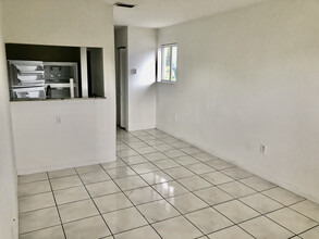 1371 NW 3rd St in Miami, FL - Building Photo - Building Photo