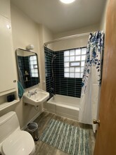 1821 N Astor St, Unit Upper in Milwaukee, WI - Building Photo - Building Photo