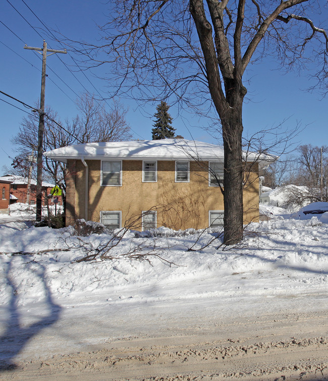 1116 Forest St in St. Paul, MN - Foto de edificio - Building Photo