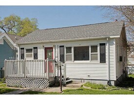 1136 18th Ave SW in Cedar Rapids, IA - Building Photo