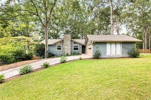 2076 Lake Ridge Terrace in Lawrenceville, GA - Building Photo