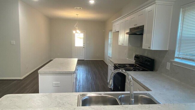 9027 Nyssa St-Unit -B in Houston, TX - Foto de edificio - Building Photo