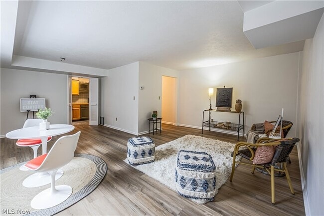 19436 Van Aken Blvd, Unit 105 in Shaker Heights, OH - Building Photo - Building Photo