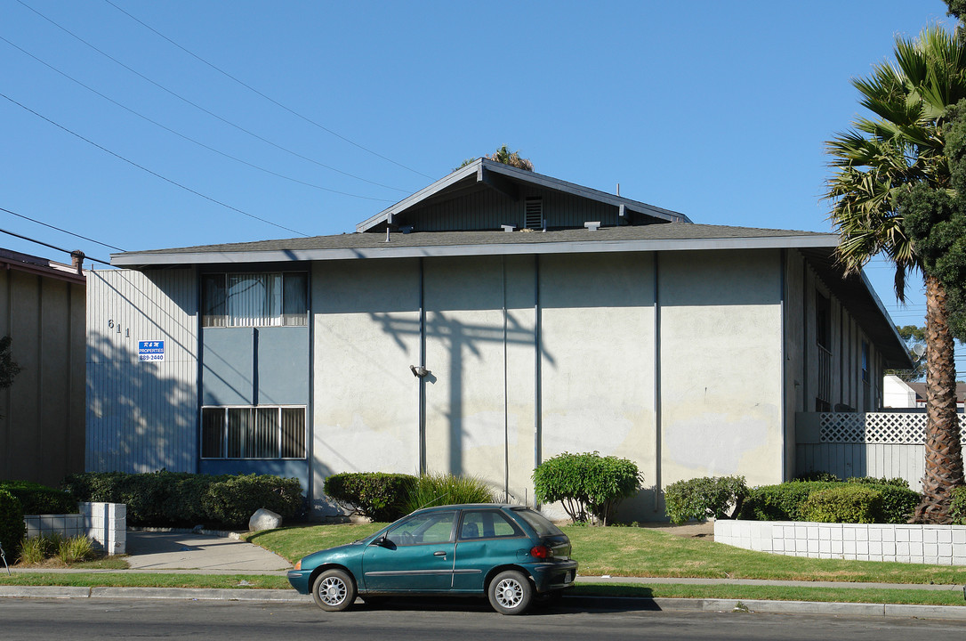 611 W Channel Islands Blvd in Oxnard, CA - Foto de edificio