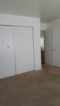 2101 Lorraine Ave, Unit 4 in Waukegan, IL - Foto de edificio - Building Photo
