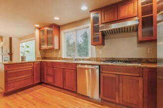 31830 32nd Pl SW in Federal Way, WA - Building Photo - Building Photo