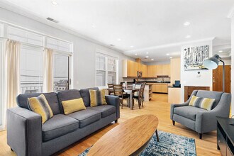 621 W Barry Ave in Chicago, IL - Building Photo - Building Photo