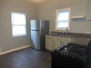 6653 S St Lawrence Ave in Chicago, IL - Building Photo - Building Photo