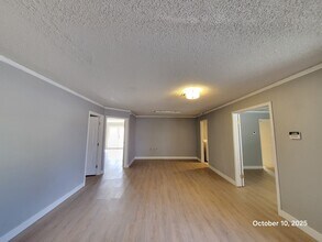 6355 W Twain Ave in Las Vegas, NV - Building Photo - Building Photo