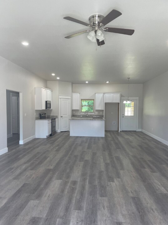 21 Watch Hl Dr in Durant, OK - Building Photo