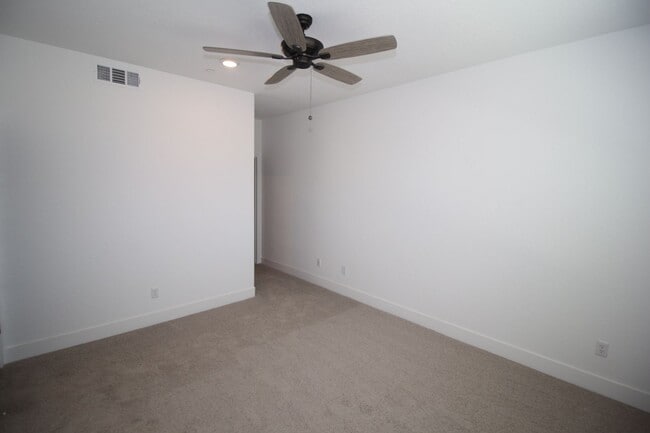 2707 E Tamarind Dr in Fresno, CA - Building Photo - Building Photo