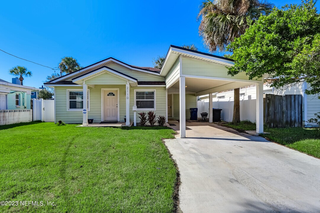2110 3rd St in Neptune Beach, FL - Building Photo