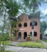 2651 College St, Unit 2651