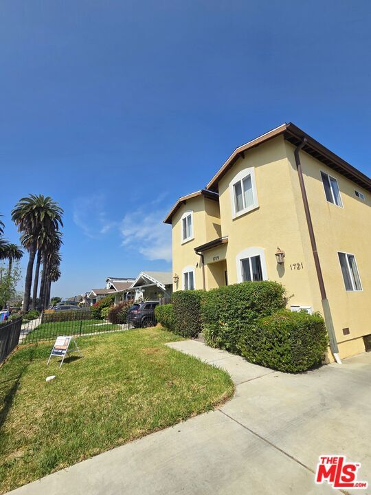 1719 W 39th Pl in Los Angeles, CA - Building Photo - Building Photo