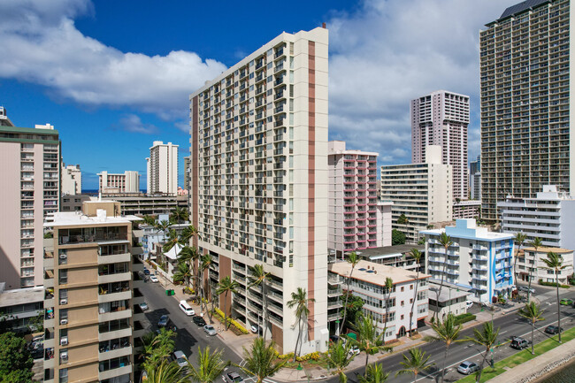 Waikiki Beach Condominiums in Honolulu, HI - Building Photo - Building Photo