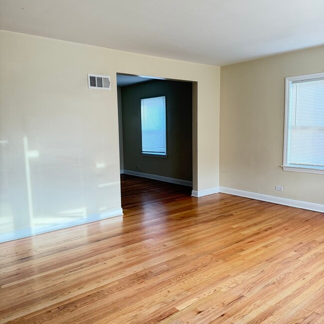 7513 Kenton Ave in Skokie, IL - Building Photo - Building Photo