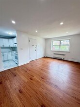 6604 Grand Central Pkwy in Queens, NY - Building Photo - Building Photo