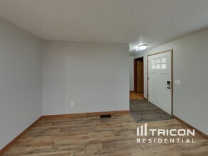19317 Crescent Dr E in Spanaway, WA - Building Photo - Building Photo