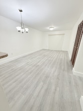 145 SW 30th Ct in Miami, FL - Foto de edificio - Building Photo