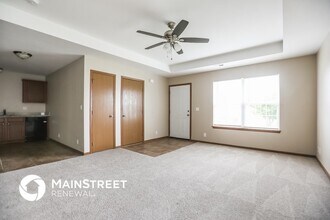 205 Palmer Ct in Pleasant Hill, MO - Foto de edificio - Building Photo