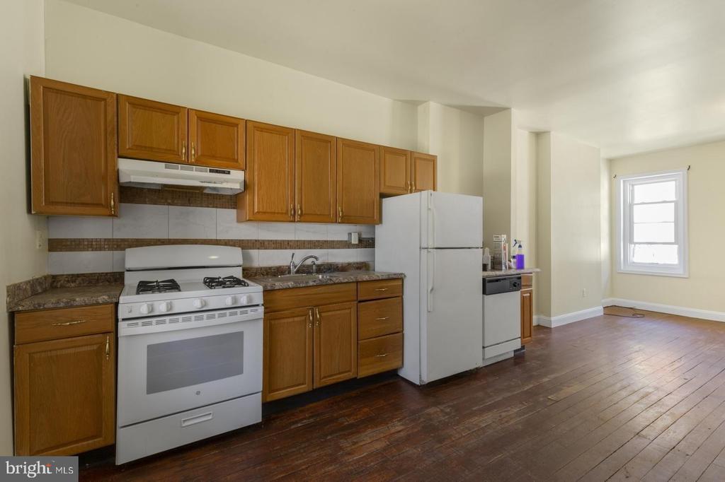 1331 S Hollywood St in Philadelphia, PA - Building Photo