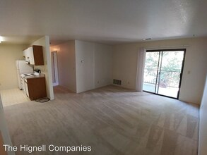 3435 Santa Rosa Way in Redding, CA - Foto de edificio - Building Photo