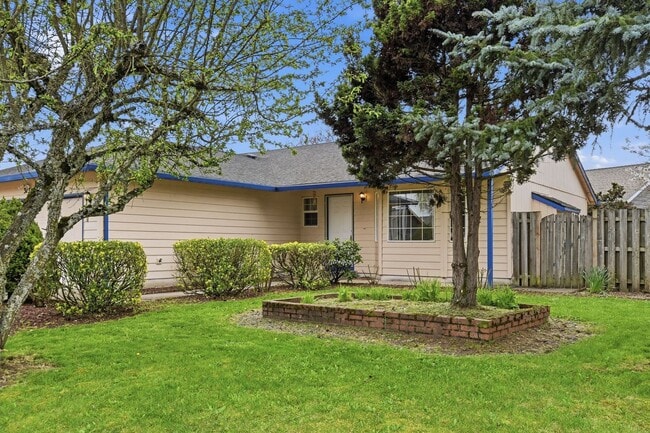 313 S Nectarine St in Cornelius, OR - Building Photo - Building Photo