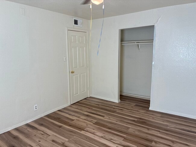 604 W 4th St in Taylor, TX - Building Photo - Building Photo