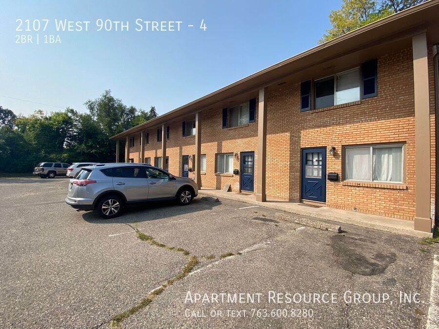2107 W 90th St in Bloomington, MN - Building Photo