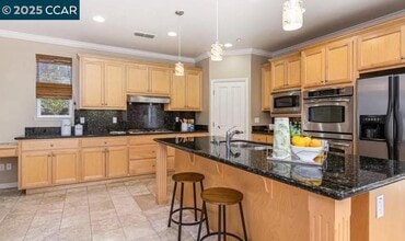 1557 Amber Ln in Brentwood, CA - Building Photo - Building Photo
