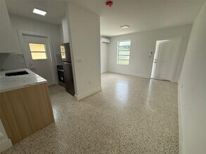 2784 SW 31st Pl in Miami, FL - Building Photo - Building Photo