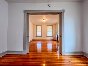 14 Pease Ave in Middletown, CT - Building Photo - Building Photo