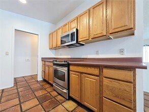 6346 Bullion Blvd in Las Vegas, NV - Building Photo - Building Photo