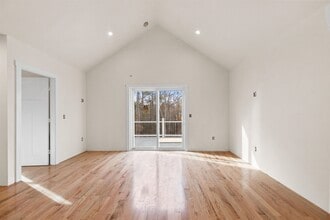 5 Parade Rd in Laconia, NH - Building Photo - Building Photo