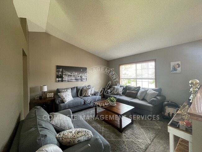 2326 Mathias Rd in Shakopee, MN - Building Photo - Building Photo