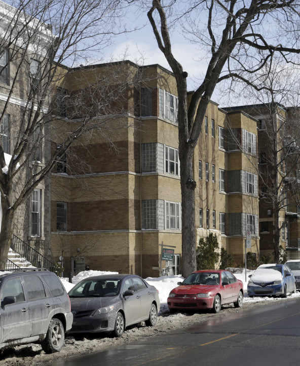 Melbern Apartments in Westmount, QC - Building Photo