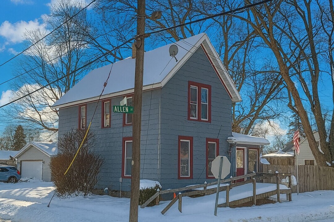 116 Allen St in La Porte, IN - Foto de edificio