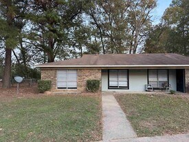 3500 Denson Dr in Longview, TX - Building Photo