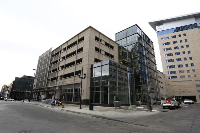 Millenium Bridge in Denver, CO - Foto de edificio - Building Photo